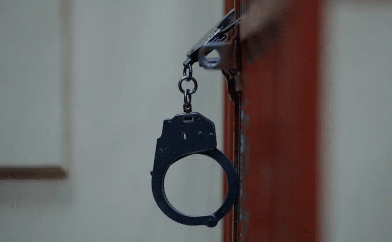Qamoqqa olinganlar hibsxonaga joylashtirilishidan oldin majburiy tibbiy ko‘rikdan o‘tadi