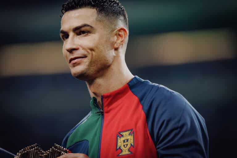 Ronaldu tarixdagi ilk milliarder futbolchiga aylandi