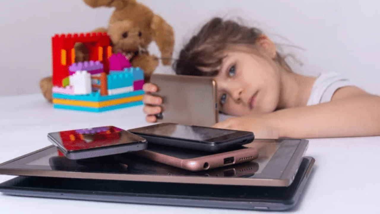 Rus qizlari bekasiga siydi Biseksual orgiyalar