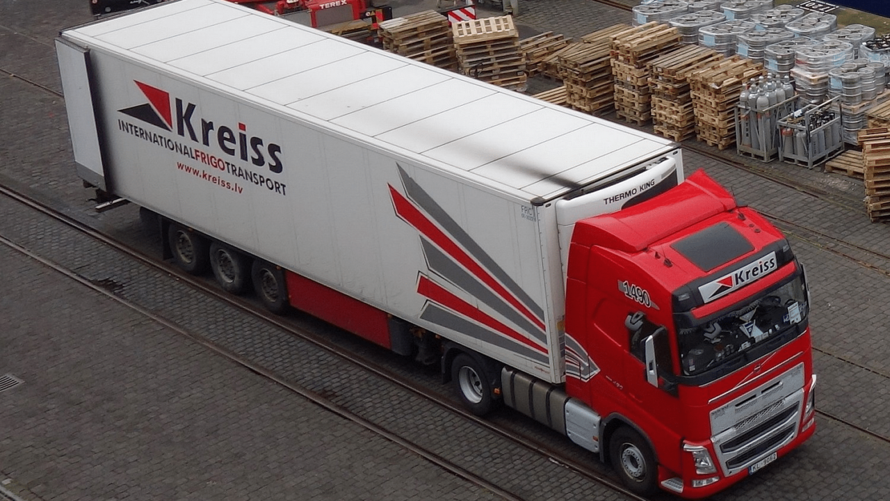 Erotik ish stoli fon rasmi Sperma etuk onadan oqib chiqadi