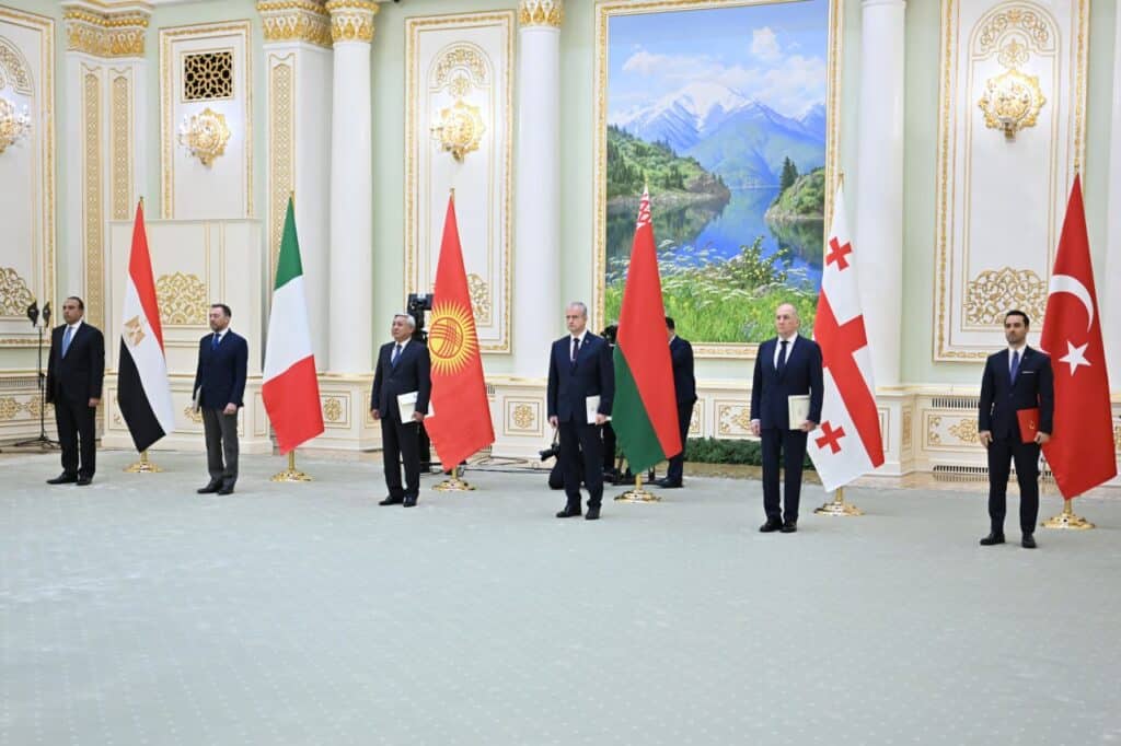 Дипломатические отношения Узбекистана