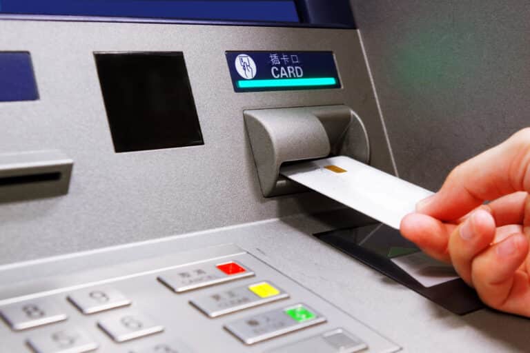 Dam olish kunlari qaysi banklar xizmat ko‘rsatadi