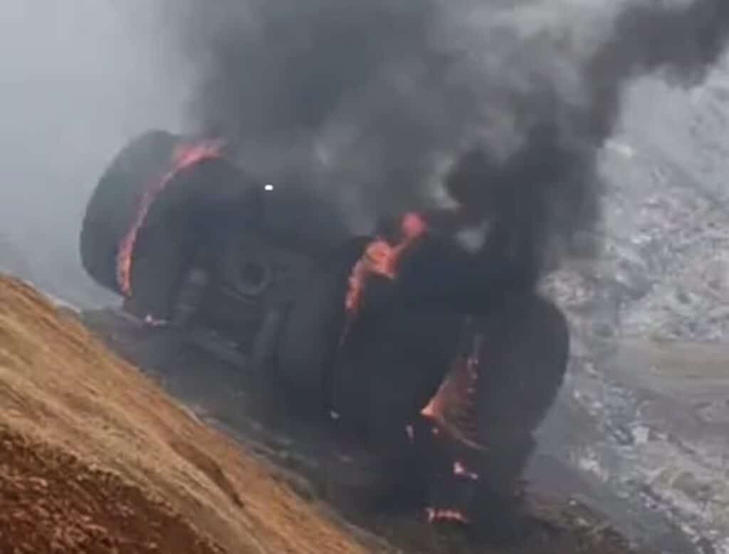 Самосвал загорелся во время работы на угольном разрезе «Ангренский»