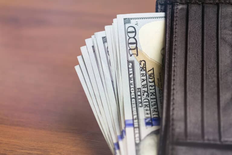 Dollarning rasmiy kursi yana tushdi