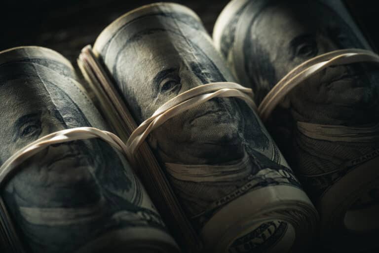 Dollar kursi pasaydi