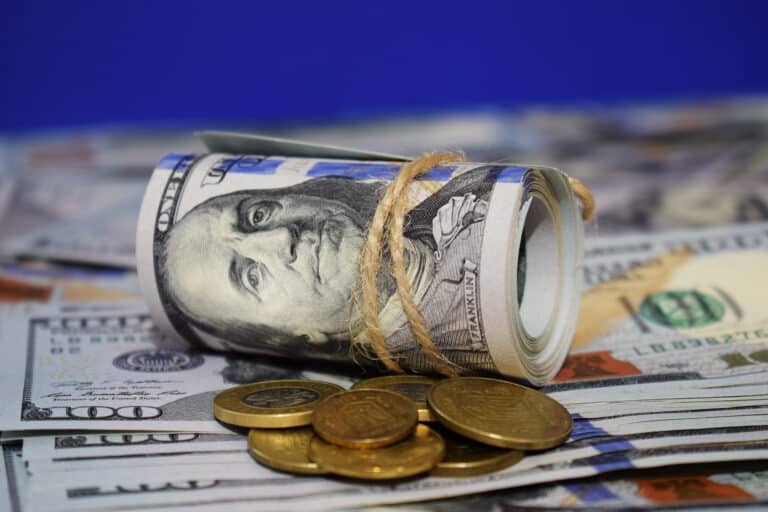 Dollar ko‘tarildi
