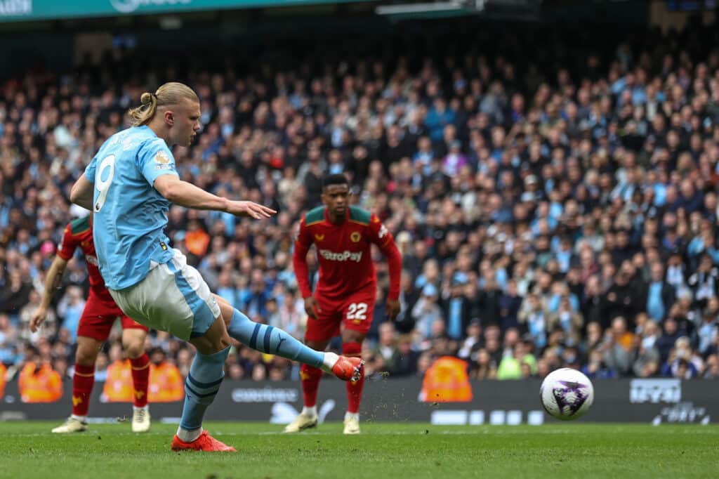 Erling Haaland  of Manchester City scores a penalty to make it 1-0 during the Premier League match Manchester City vs Wolverhampton Wanderers at Etihad Stadium, Manchester, United Kingdom, 4th May 2024

(Photo by Mark Cosgrove/News Images)