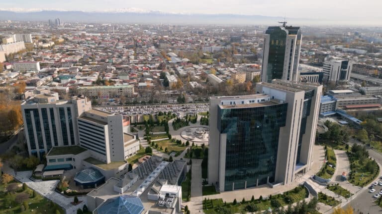 Экономика и экология тянут Ташкент вниз в Global Cities Index 2025