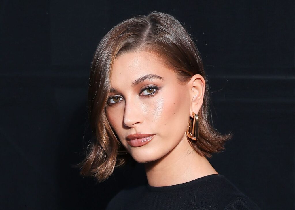 Hailey Bieber Rhode brendini $1 milliardga sotdi