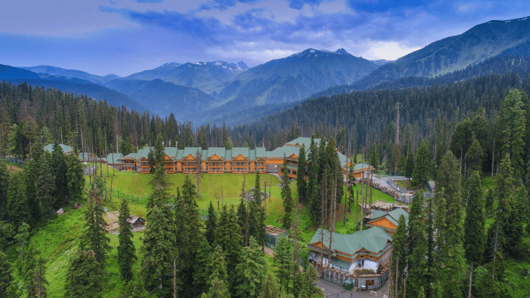 Kashmirdagi urush turizmni o‘ldirmoqda: mehmonxonalar 70% gacha chegirma e’lon qila boshladi