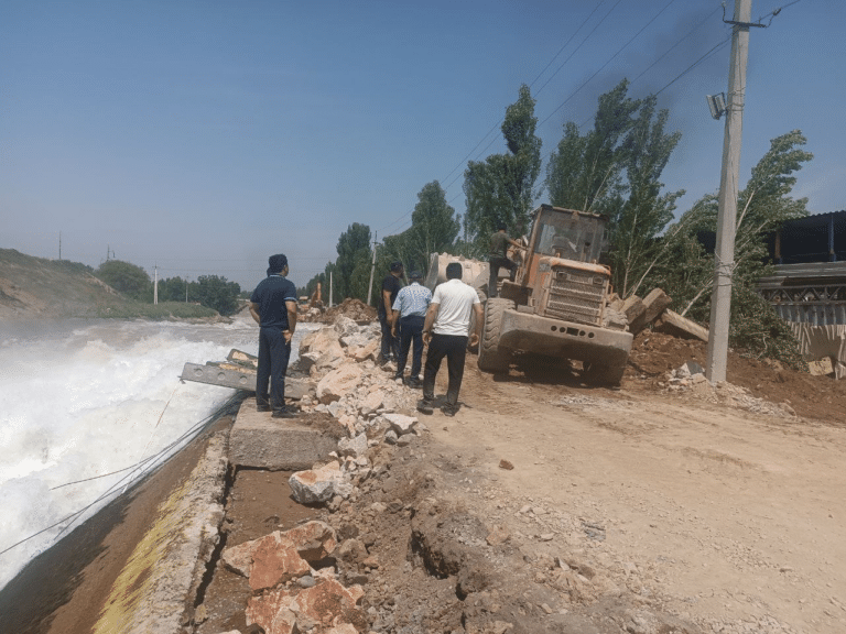 Suv toshqinidan yuzga yaqin xonadon zarar ko‘rdi