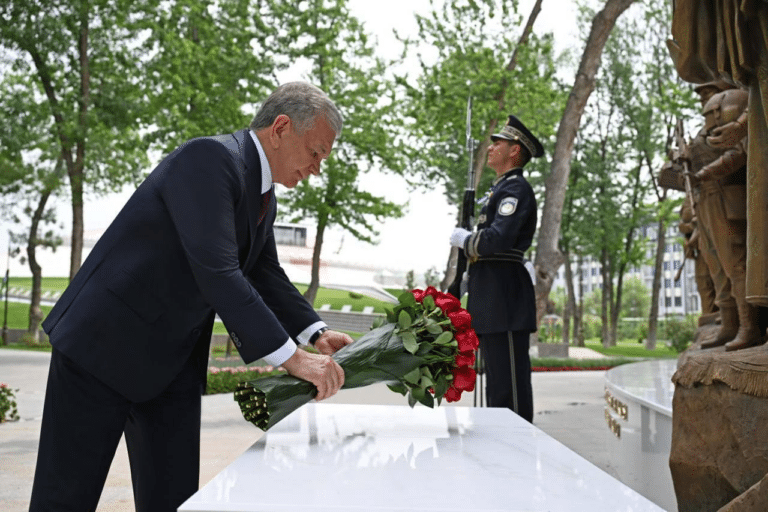 Prezident Shavkat Mirziyoyev “Millat fidoyilari” xiyobonida bo‘ldi