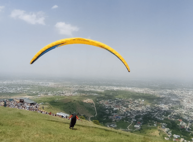 O‘zbekistondagi birinchi paraplan festivali qanday o‘tdi - fotoreportaj