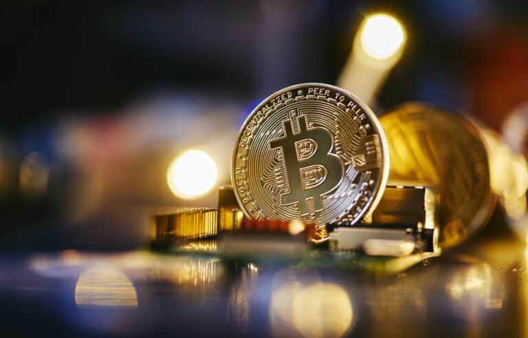 Курс биткоина приблизился к $100 тыс.