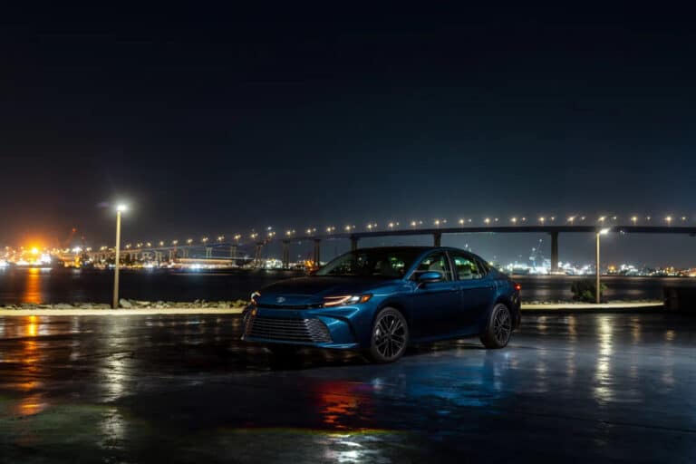 Toyota Camry 2026 avtomobili taqdim etildi