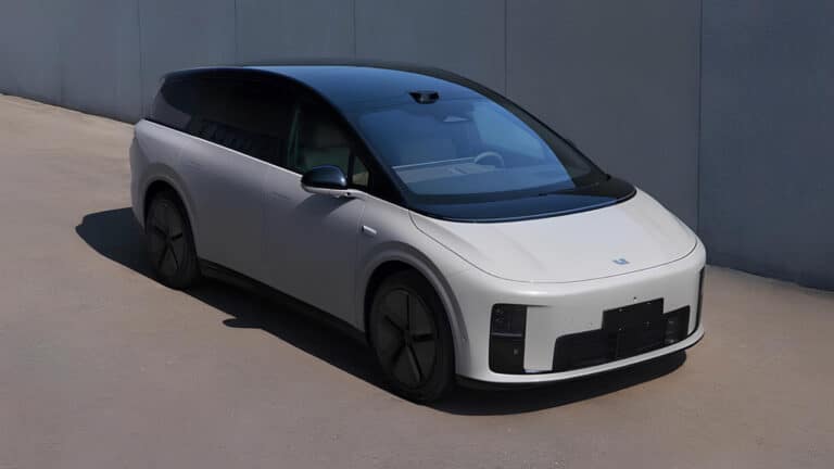 Li Auto i8 elektr krossoverining interyeri taqdim etildi