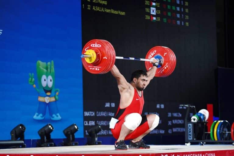 Узбекский тяжелоатлет Джураев стал абсолютным чемпионом Азии