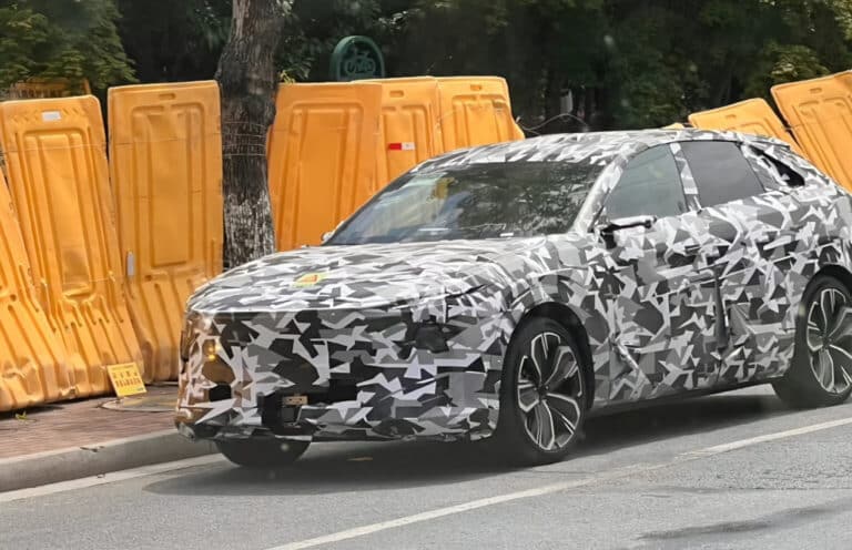 Mazda EZ-60 avtomobili yo‘l sinovlaridan o‘tkazilmoqda