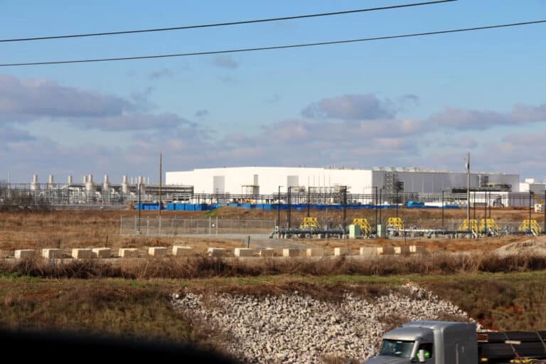 Ford akkumulyator zavodining bir qismini Nissan’ga topshirmoqda