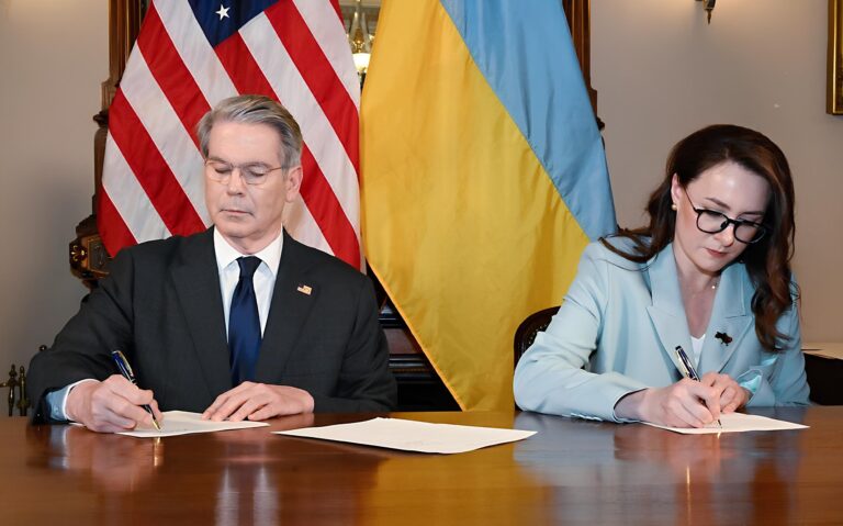 Украина и США подписали соглашение о недрах. Главное