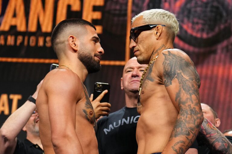 UFC 317: Топурия отправил в нокаут Оливейру и стал чемпионом легкого веса