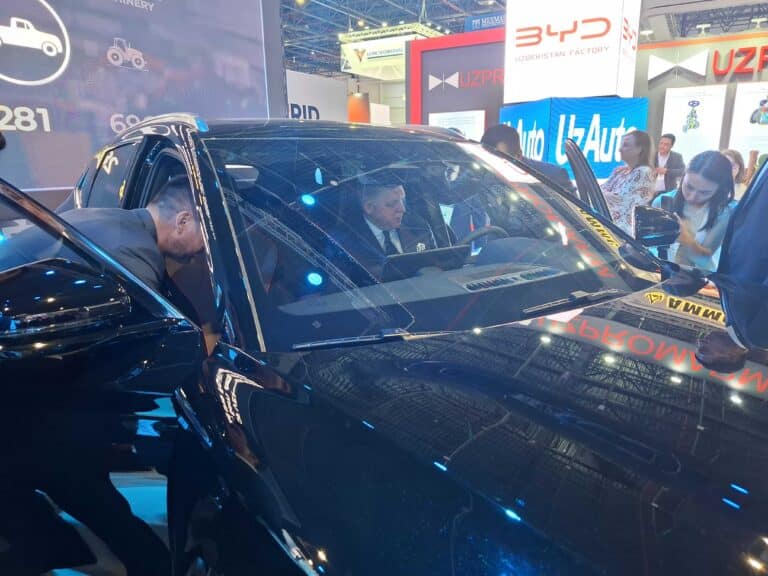 Роберт Фицо заинтересовался узбекским BYD — фото