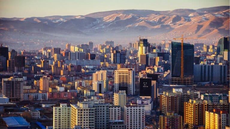 Oylik maosh $1000 gacha: Mongoliyada qurilish sohasida bo‘sh ish o‘rinlari e’lon qilindi