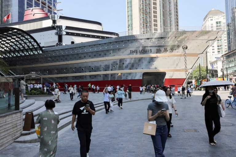 Louis Vuitton Shanxayda yangi kemasimon do‘konini ochdi