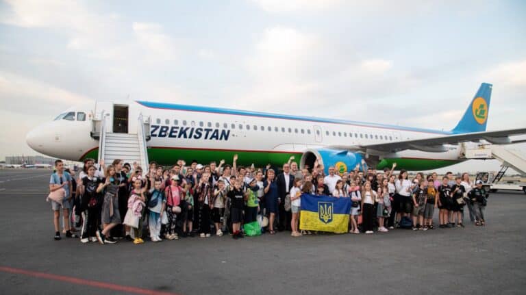 Украинские дети приехали в Узбекистан на отдых и реабилитацию