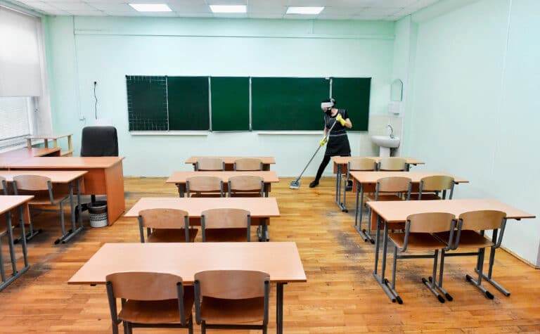 В Госдуме предложили выдворять семьи мигрантов, если их дети не ходят в школу