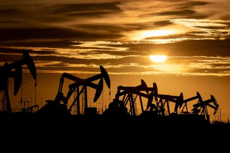 Oil Prices Fall Sharply as Israel Confirms Ceasefire with Iran