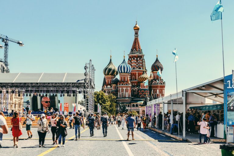 РФ планирует ввести семь пошлин для мигрантов