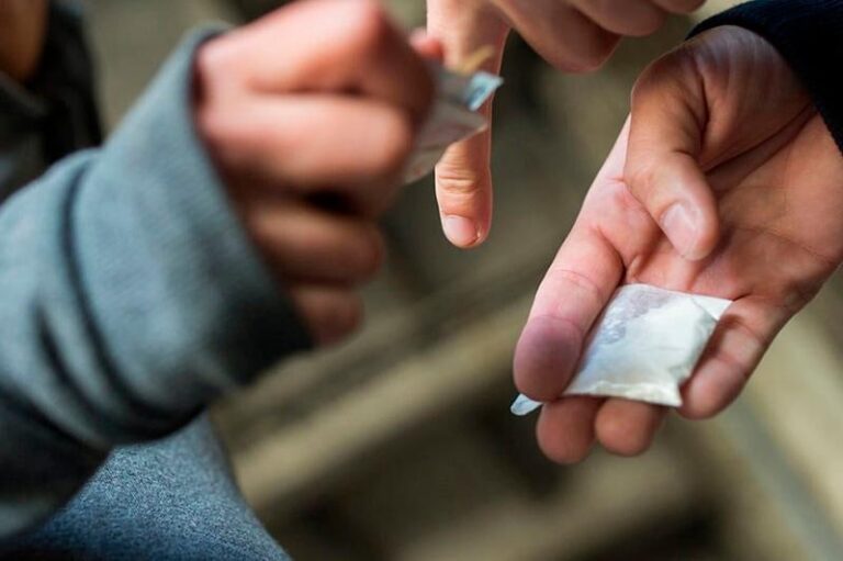 O‘zbekistonga noqonuniy olib kirilgan 8,2 kg giyohvandlik moddasi ushlab qolindi