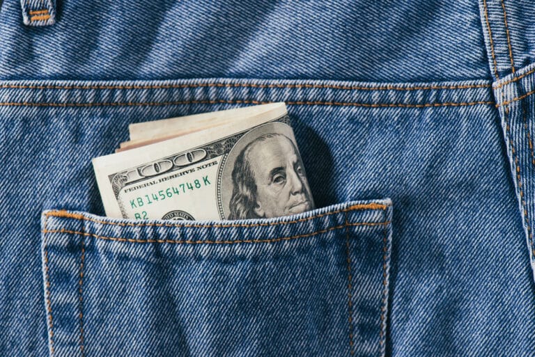Dollar yana keskin tushdi