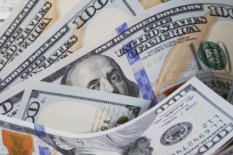 Dollar keskin pasayishda davom etmoqda