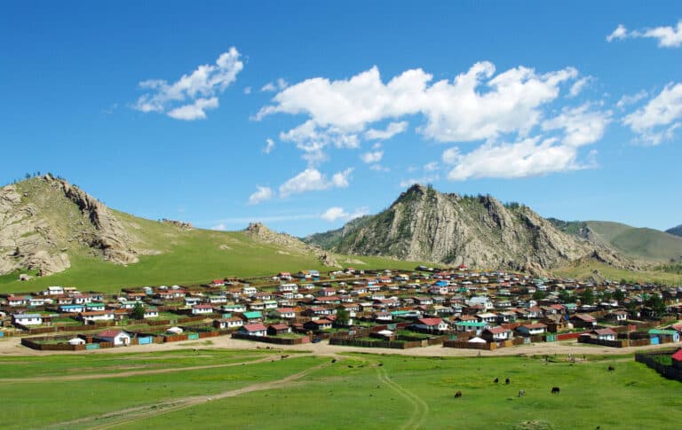 Mongoliyada ish haqi 800 dollardan boshlanadigan ish o‘rinlari e’lon qilindi