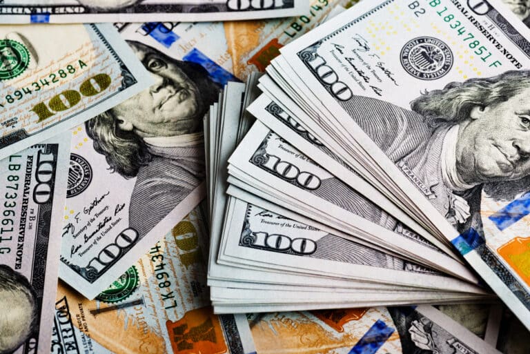 Dollar qulashda davom etmoqda