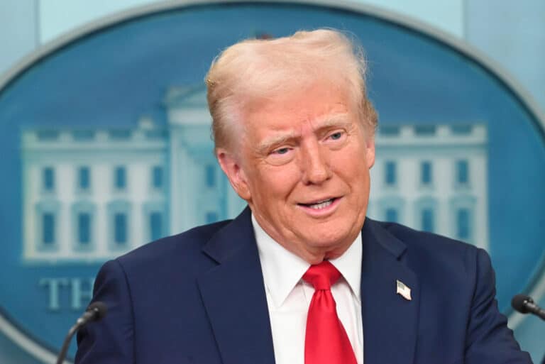 Reuters: Кыргызстан может попасть под новый запрет на въезд в США