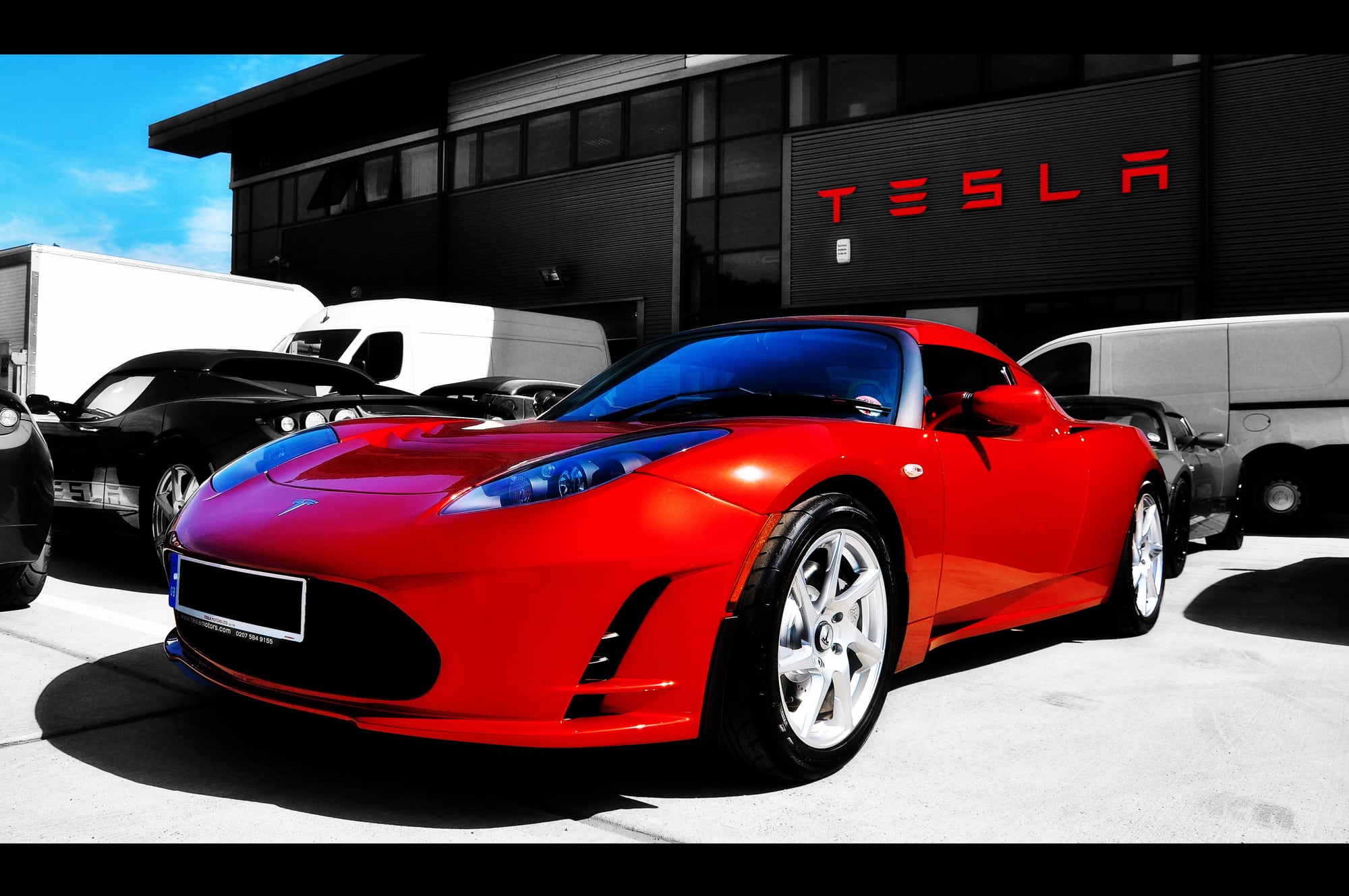Tesla возглавила антирейтинг авторбрендов, которые теряют в цене быстрее всего