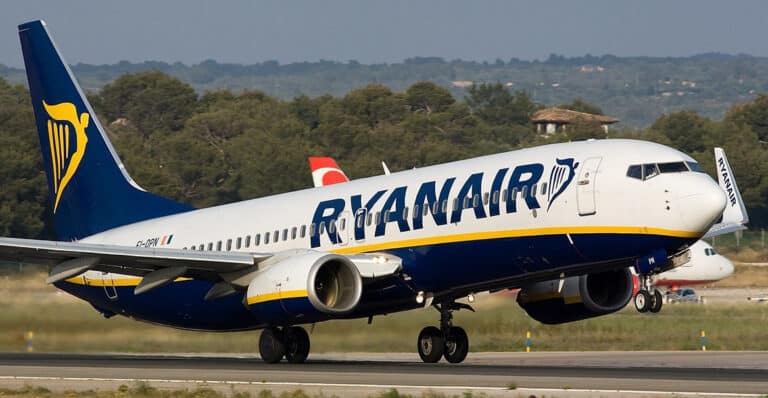 Ryanair samolyoti kuchli bo‘ron tufayli Germaniyaga favqulodda qo‘ndi