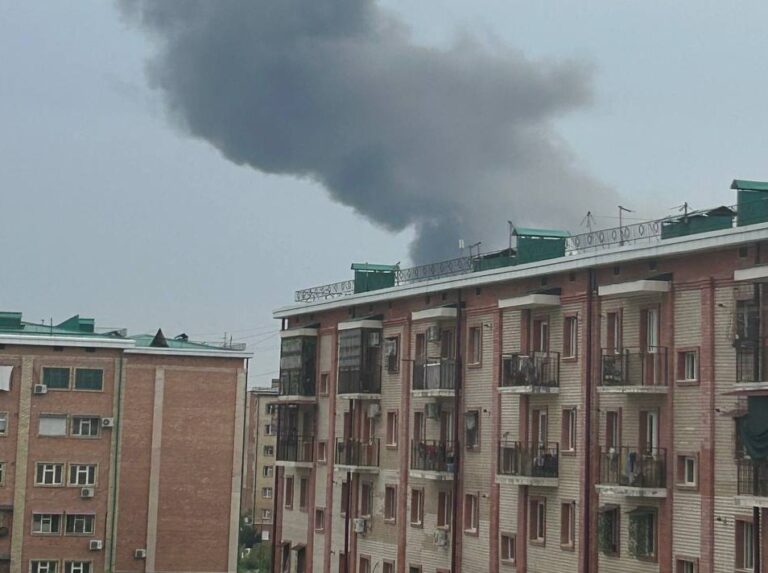 Мебельный цех загорелся в Ташкенте
