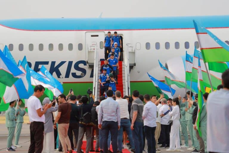 O‘zbekiston futbol terma jamoasi Toshkentda tantanali kutib olindi — foto, video