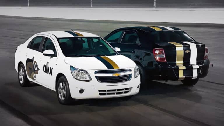 Chevrolet Cobalt avtomobillari xavfli poygada ishtirok etdi