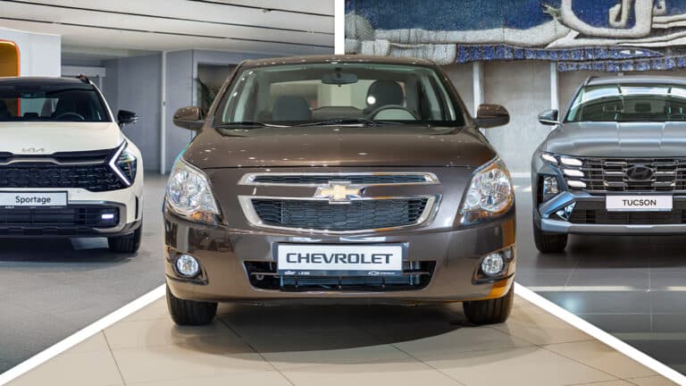 Chevrolet Cobalt qo‘shni respublikada ham yetakchilikni qo‘ldan bermayapti