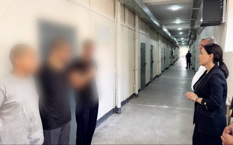 Омбудсмен выявила переполненность и плохие условия для подростков в СИЗО №1