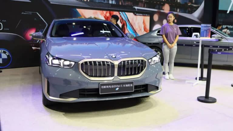 BMW 71 mingdan ortiq elektromobilini chaqirib olmoqda