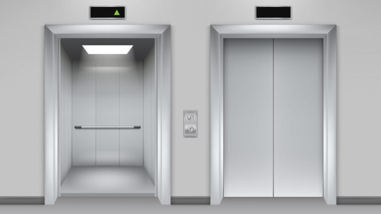 Lift ichida qolib ketgan bolalar qutqarildi