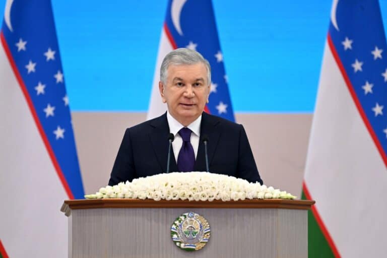 Мирзиёев призвал обучать молодежь профессиям и иностранным языкам
