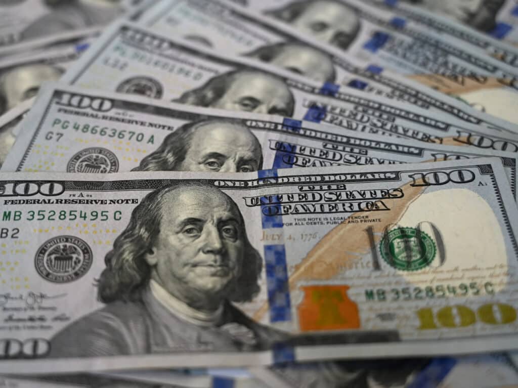 Dollar ketma-ket beshinchi kun yuqoriladi