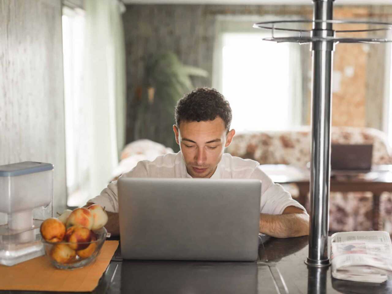 U yuk mashinasi haydovchisini sorib oldi